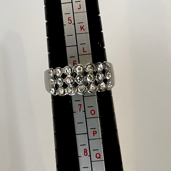 💥Add on item💥 Set of 2 -Guess Ring and Rhinestone Ring - Picture 7 of 8